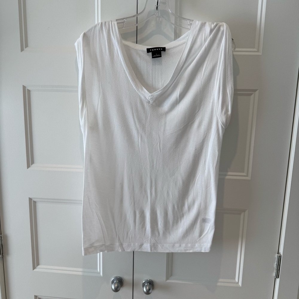 TROUVE White V-Neck Top - SIZE L